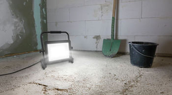 Reflektor roboczy ANSMANN FL50W-AC czarny
