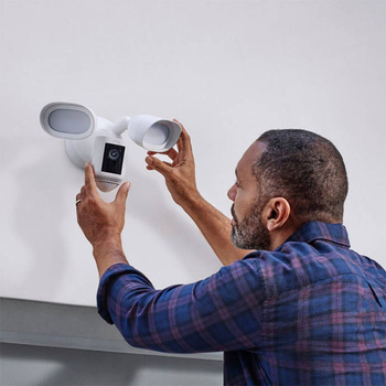 Kamera zewnętrzna Ring Floodlight Cam Pro 2021 Biała