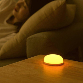 Lampka nocna na ładowarkę indukcyjną Nillkin Luminous Stone MC036 (White)